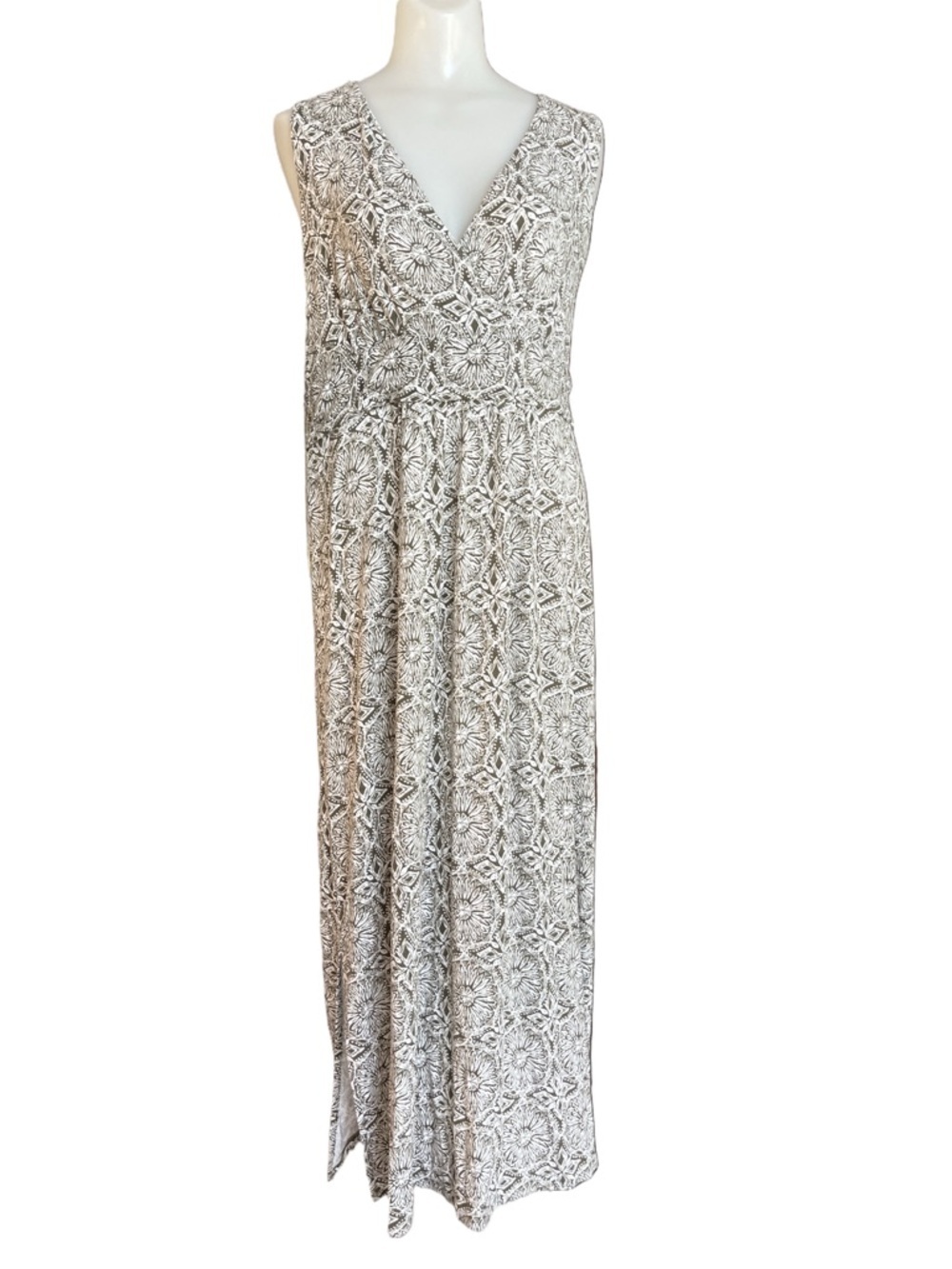 J. Jill Sleeveless V-Neck Maxi Dress in Khaki Green & White Pattern size L